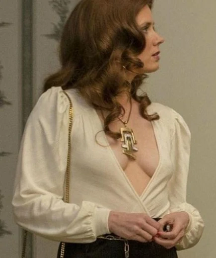 amy adams cleavage sideboobs